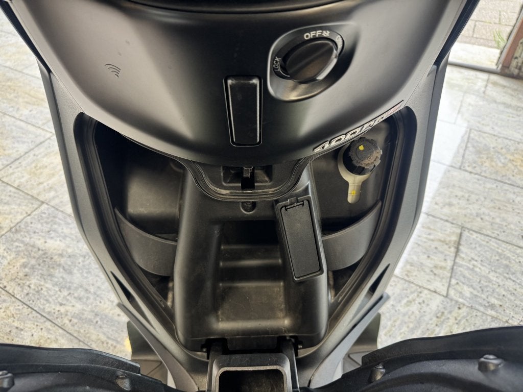 Foto 8 van Piaggio motorscooter 400 Beverly S HPE 2023 Malossi TOPSTAAT