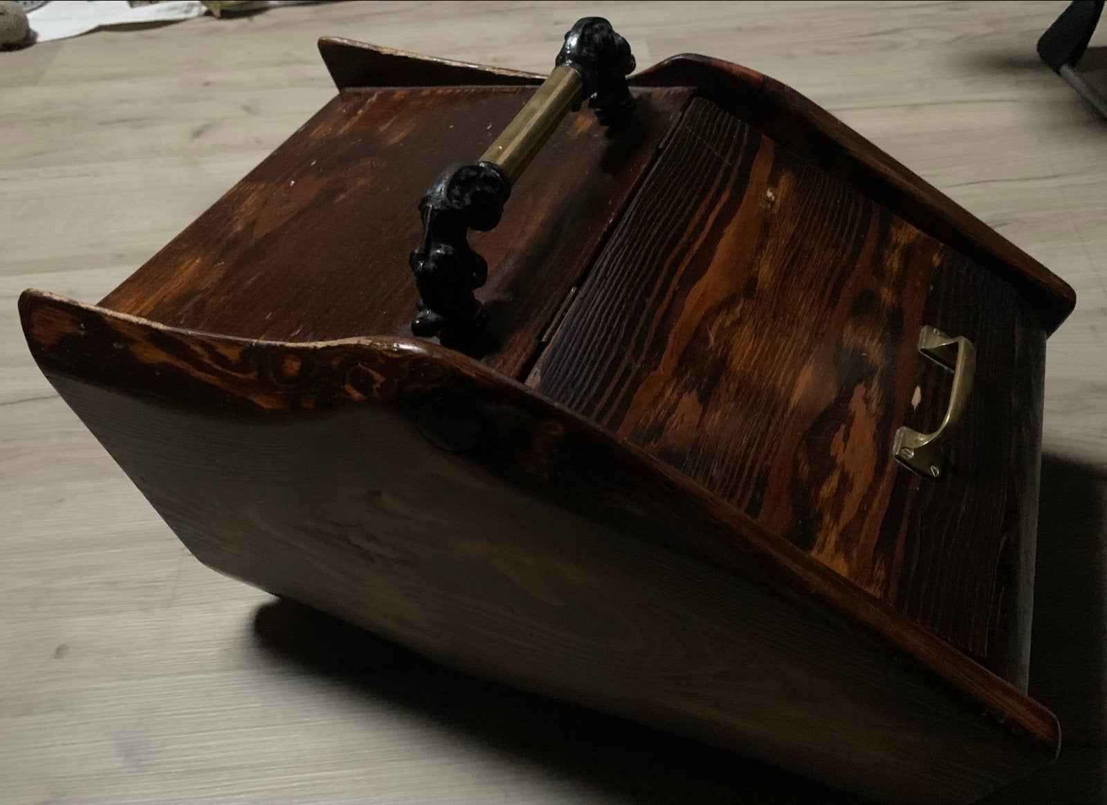 Antieke houten kolenbak met messing handvat ~ 1900, Ophalen