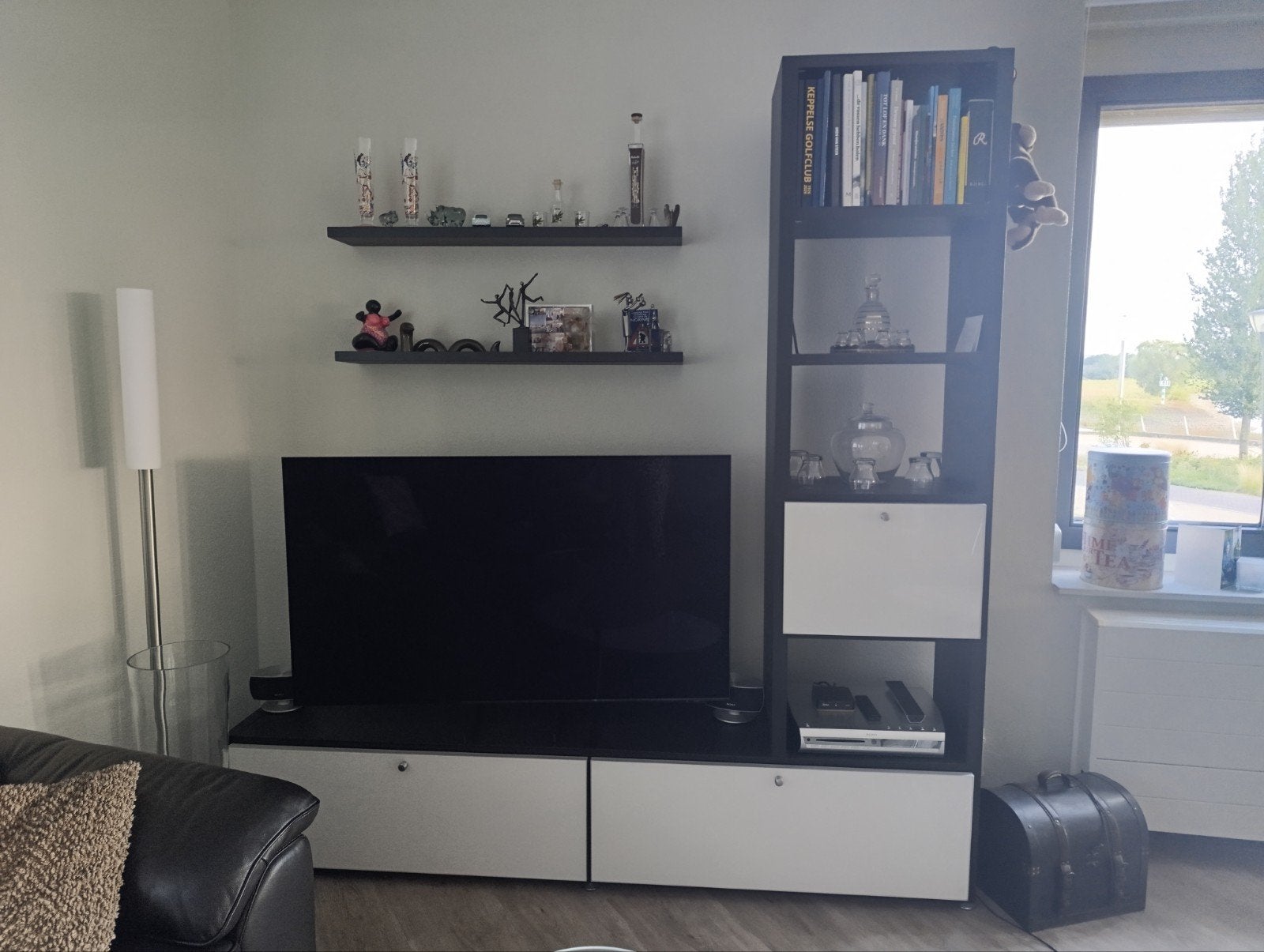 Eijerkamp TV-kast / wandkast met melkglas, zo goed als nieuw, 150 tot 200 cm, Ophalen of Verzenden, 150 tot 200 cm, 25 tot 50 cm