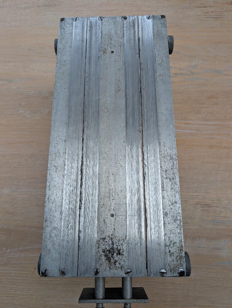 Slijptafel voor Schaatsen tot 40 cm (inclusief slijpsteen), Sport en Fitness, Schaatsen, Ophalen of Verzenden, Zo goed als nieuw