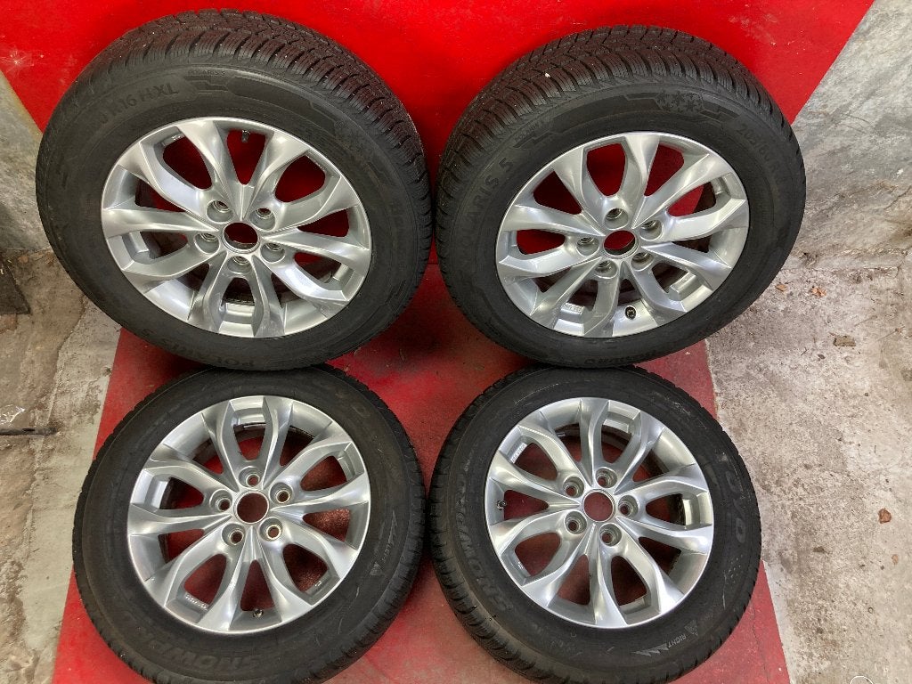 Winterbanden Mazda 3 2013 - 2019 205/60R16, Gebruikt, 16 inch, ., Banden en Velgen