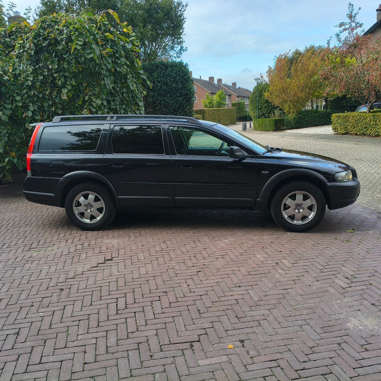 Volvo V70 2.5 T AWD AUT 2003 Zwart 375340km, Auto's, Automaat, 1800 kg, Stationwagon, Vierwielaandrijving