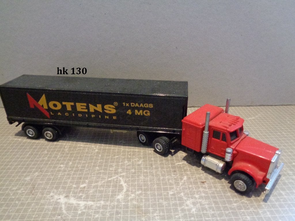 kenworth met dichte trailer, Hobby en Vrije tijd, Modelauto's | Overige schalen, Ophalen of Verzenden, Zo goed als nieuw, Auto