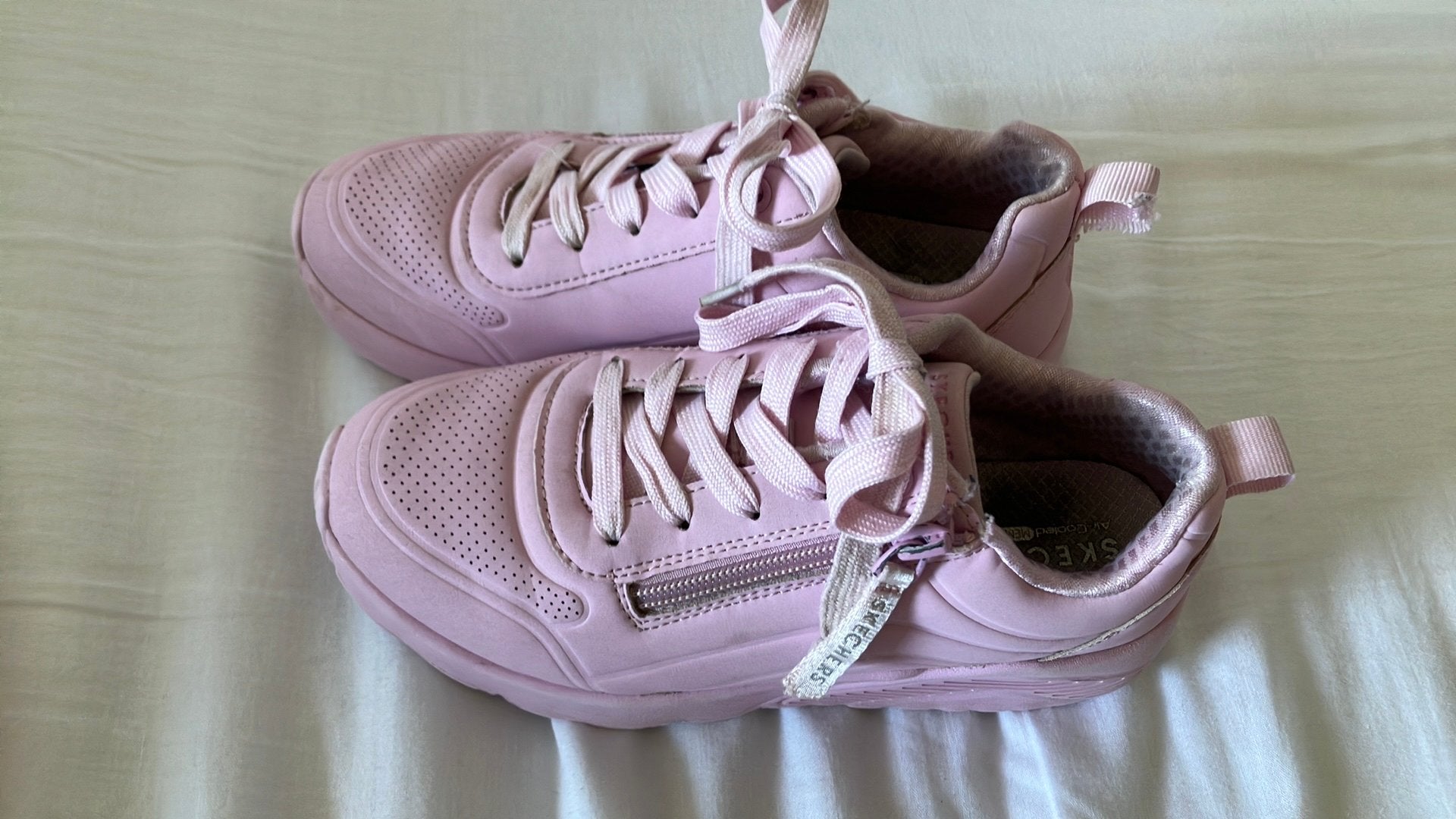 Skechers  roze maat 34. Als nieuw. Air cooled memory foam, Ophalen of Verzenden, Zo goed als nieuw, Meisje, Schoenen
