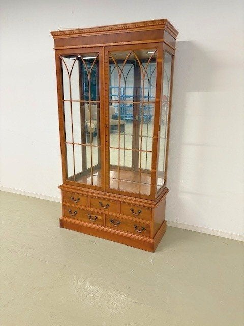 Display Cabinet / Vitrinekast met achterwand in glas, Ophalen