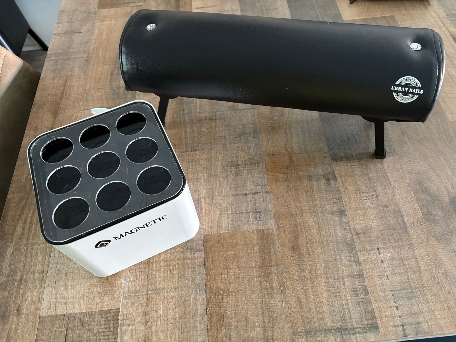 Magnetic nagellak box met wipes houder en een arm steun, Ophalen of Verzenden