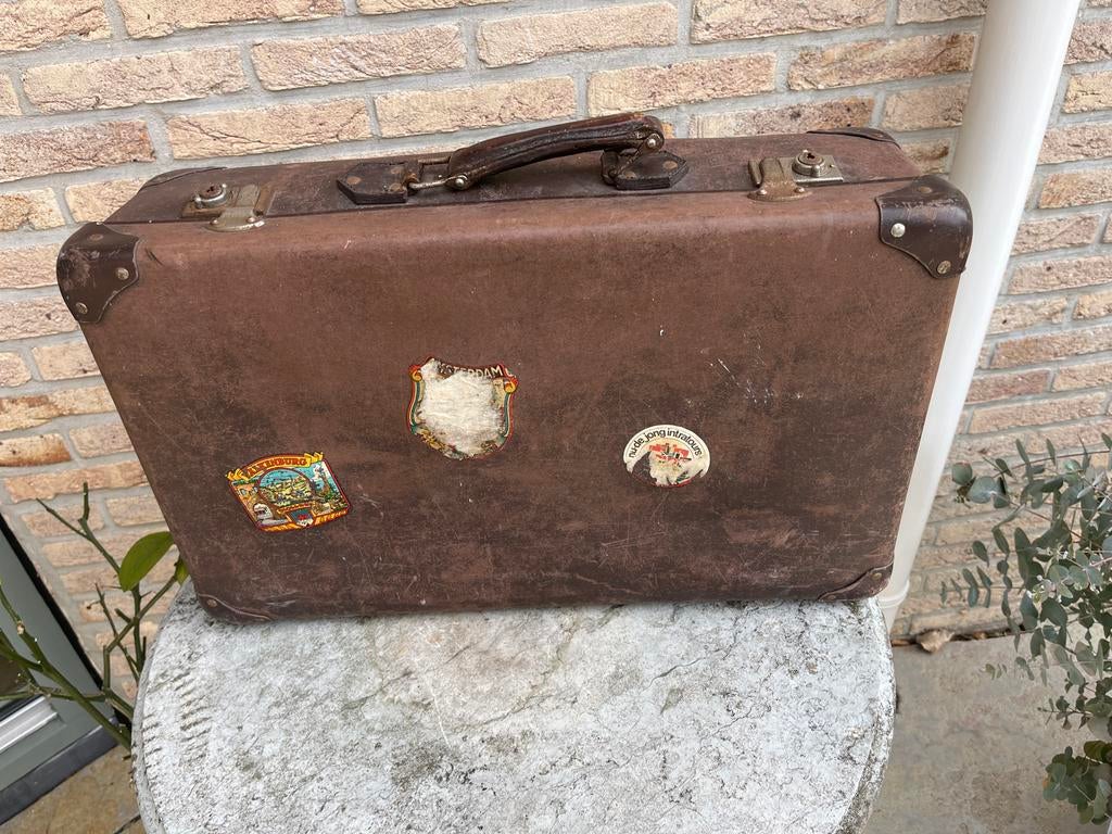Vintage Koffer - Bruin, Decoratief met Stickers, Overige materialen, Gebruikt, Slot, 35 tot 45 cm