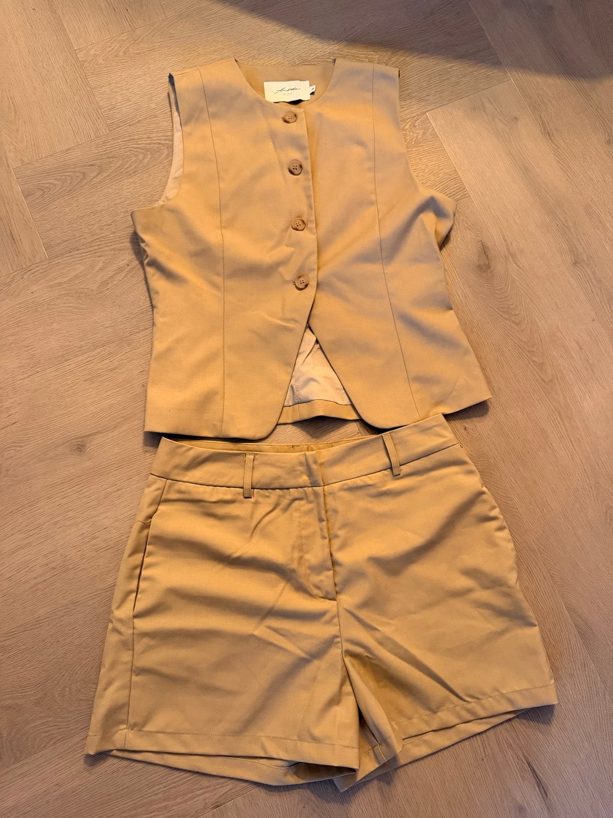 Ambika pak: broek (L) en top (M) - Beige, Ophalen of Verzenden, Zo goed als nieuw
