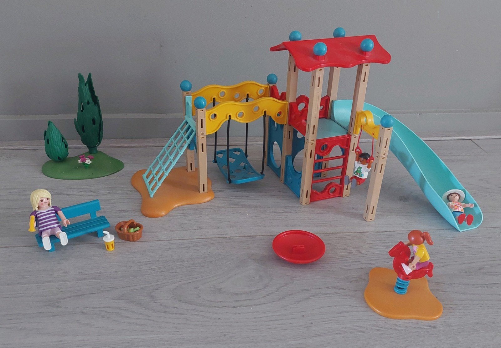 Playmobil 9423 Grote Speeltuin met Schommel en Glijbaan, Ophalen of Verzenden, Zo goed als nieuw, Jongen of Meisje