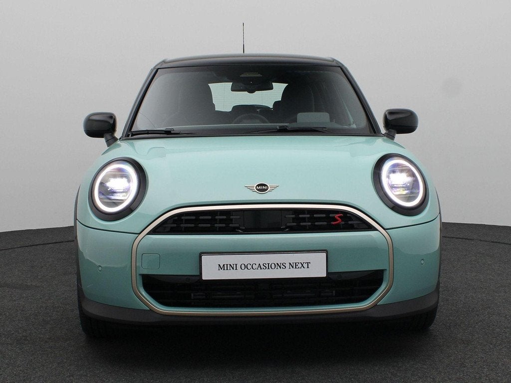 MINI 5-Deurs Cooper S Favoured + Pakket S + Parking Assistan, Auto's, Mini, Gebruikt, Euro 6, 4 cilinders, Met garantie (alle)