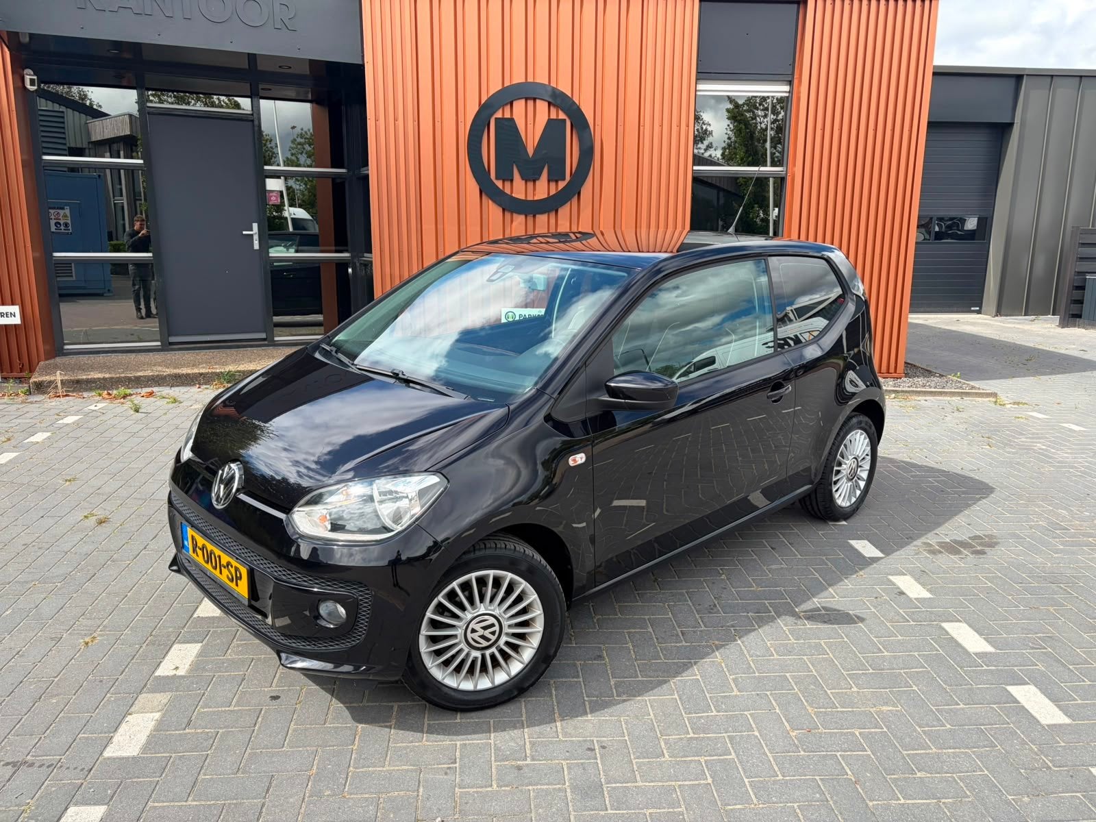 Volkswagen Up! 1.0 high up! Automaat/Stoelverw/Leder, Auto's, Volkswagen, Euro 5, Gebruikt, 4 stoelen, Stoelverwarming