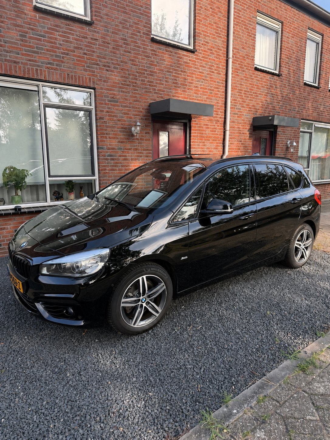 BMW 2-Serie Active Tourer 220i 192pk Aut 2017 Vol H&K Zwart, Auto's, 1998 cc, 730 kg, Zwart, Origineel Nederlands