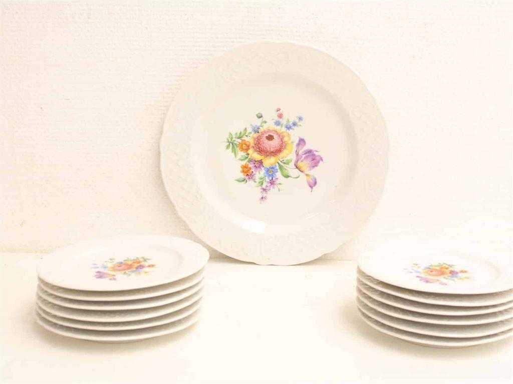 1 bord en 12 schoteltjes 23632, Gebruikt, Ophalen of Verzenden, Bord(en), Wedgwood