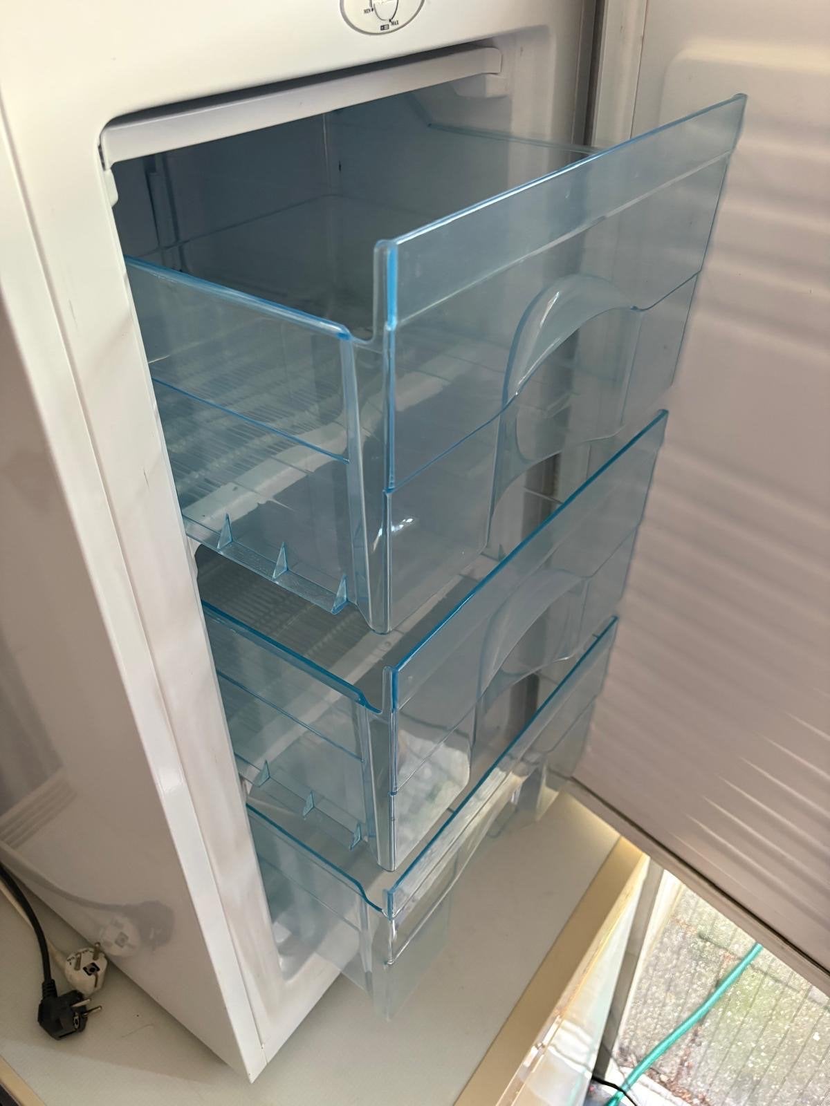 Exquisit vriezer en Bosch vriezer, 75 tot 100 liter, Met aparte vriezer, Zo goed als nieuw, 45 tot 60 cm