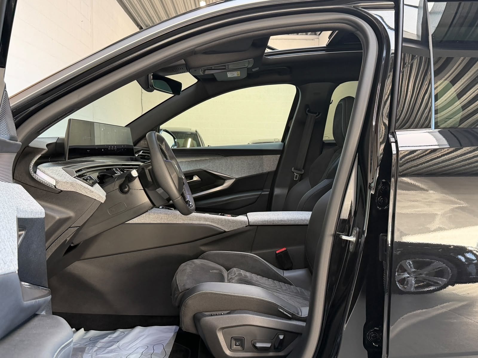 Peugeot 5008 1.2 Hybrid 145 GT Exclusive 7p - PANORAMADAK -, Auto's, 145 pk, Gebruikt, Zwart, 1199 cc