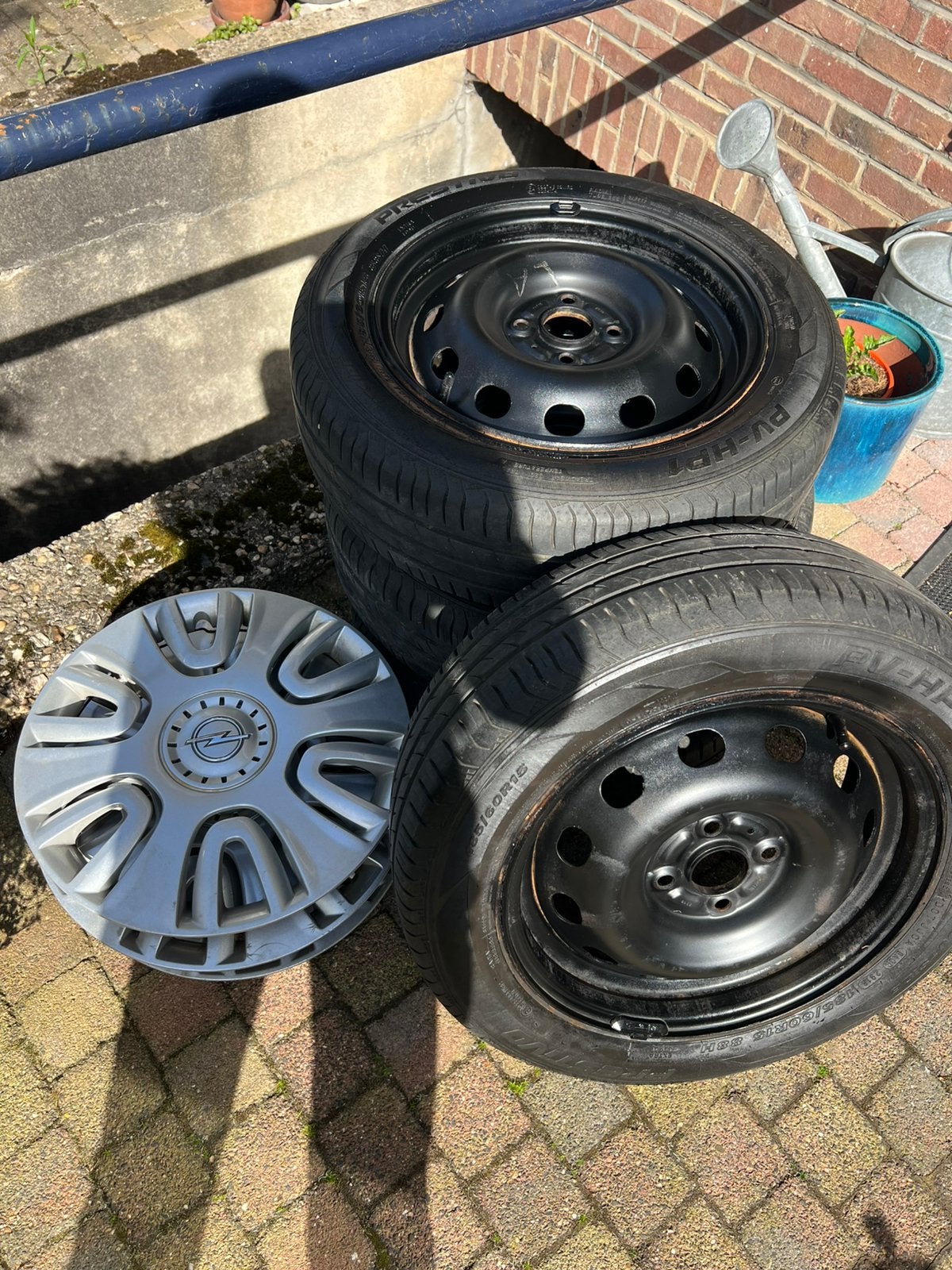 Banden met velg en wieldop 185 60 R15, Auto diversen, Wieldoppen, Ophalen, Gebruikt
