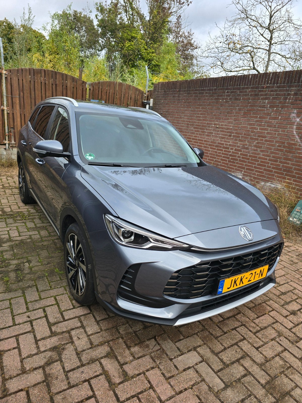 MG ZS Hybrid+ Luxury 2025 Grijs incl extra Winterset op velg, Auto's, Dealer onderhouden, 1498 cc, 4 cilinders, ZS