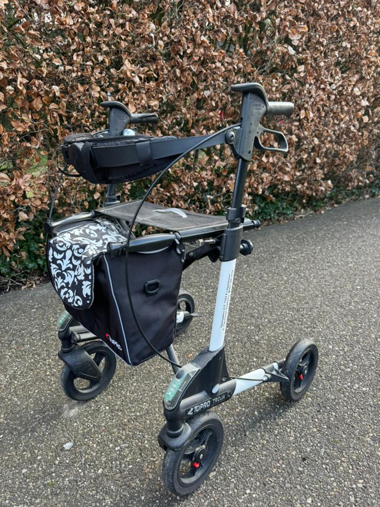 Rollator Topro Troja 2g softbanden met tasje en rugsteun, Diversen, Rollators, Ophalen, Opvouwbaar, Gebruikt