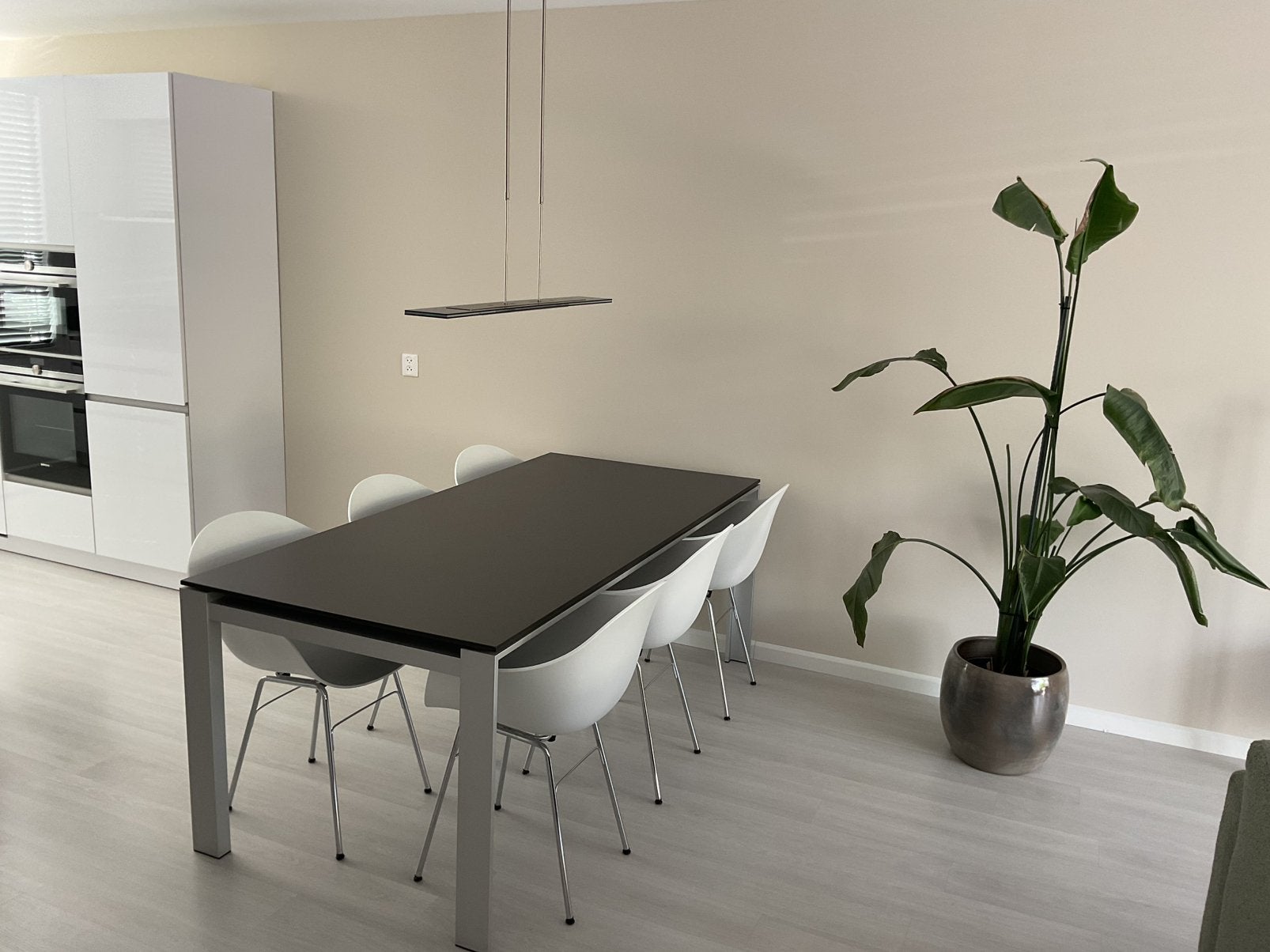 Bree's New World eetkamertafel met HPL  blad in antraciet, Huis en Inrichting, Tafels | Eettafels, Ophalen, Strak modern, 50 tot 100 cm