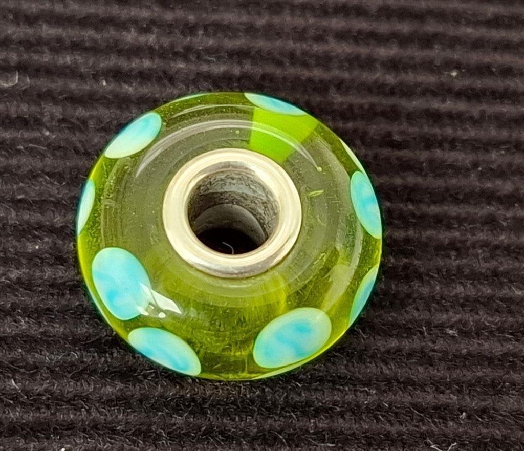 Murano glazen bedel, groen met turkooise stip., Sieraden, Tassen en Uiterlijk, Bedels, Gebruikt, Glas of Kristal, Ophalen of Verzenden