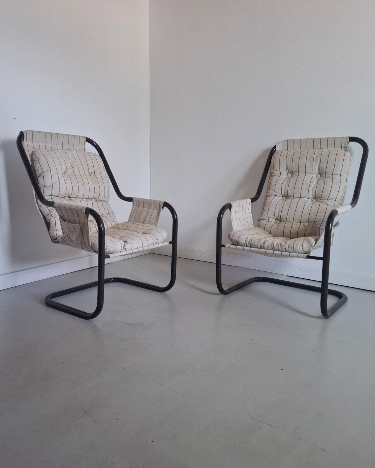 Buisframe Fauteuils 80's Design Tomas Jelinek, Gebruikt, 75 tot 100 cm, Ophalen of Verzenden, Stof