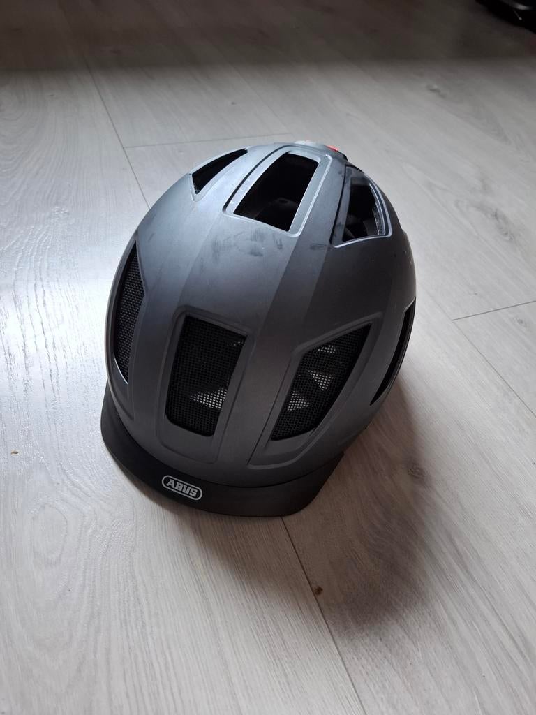 ABUS Fietshelm met ingebouwde verlichting - Maat L (58-63cm), Ophalen