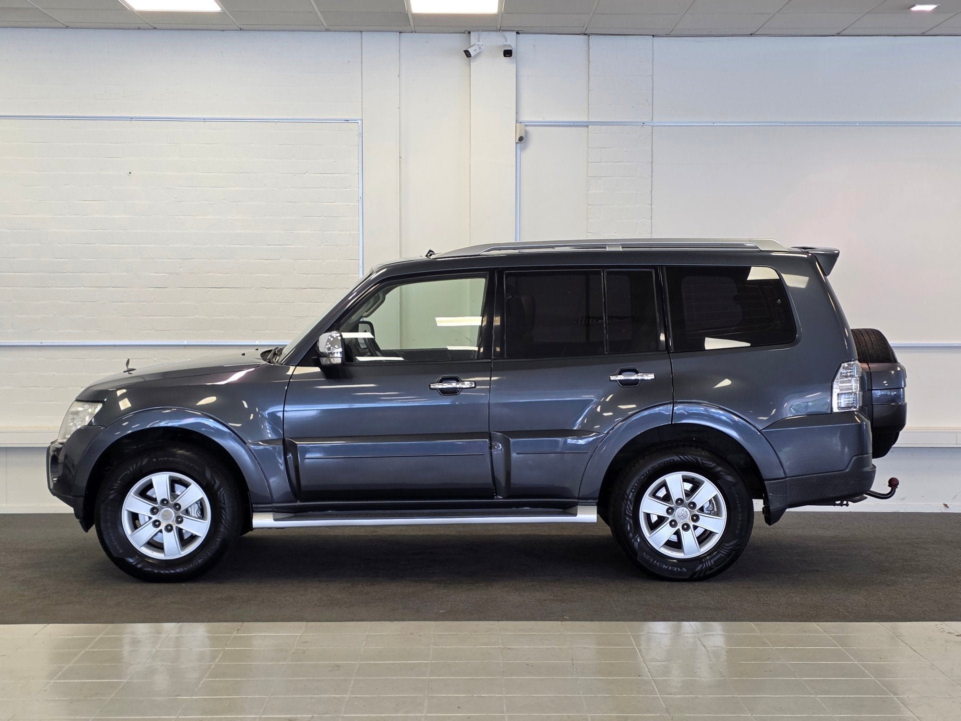 Mitsubishi Pajero 3.2 DI-D Instyle Automaat 70 Leder Trekhaa, Auto's, Mitsubishi, Gebruikt, Zwart, 4 cilinders, 7 stoelen