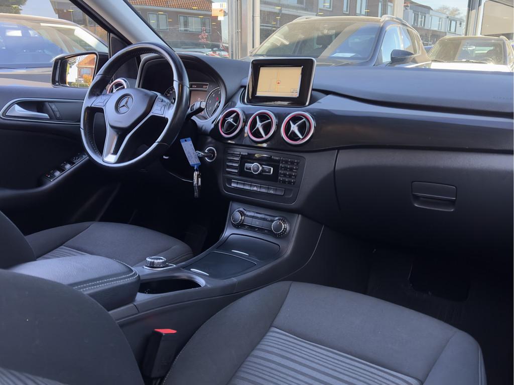 Mercedes-Benz B-Klasse 180 AUT7 AMBITION NAVI AIRCO LED 18-I, Auto's, Mercedes-Benz, Euro 5, 1325 kg, 4 cilinders, Grijs