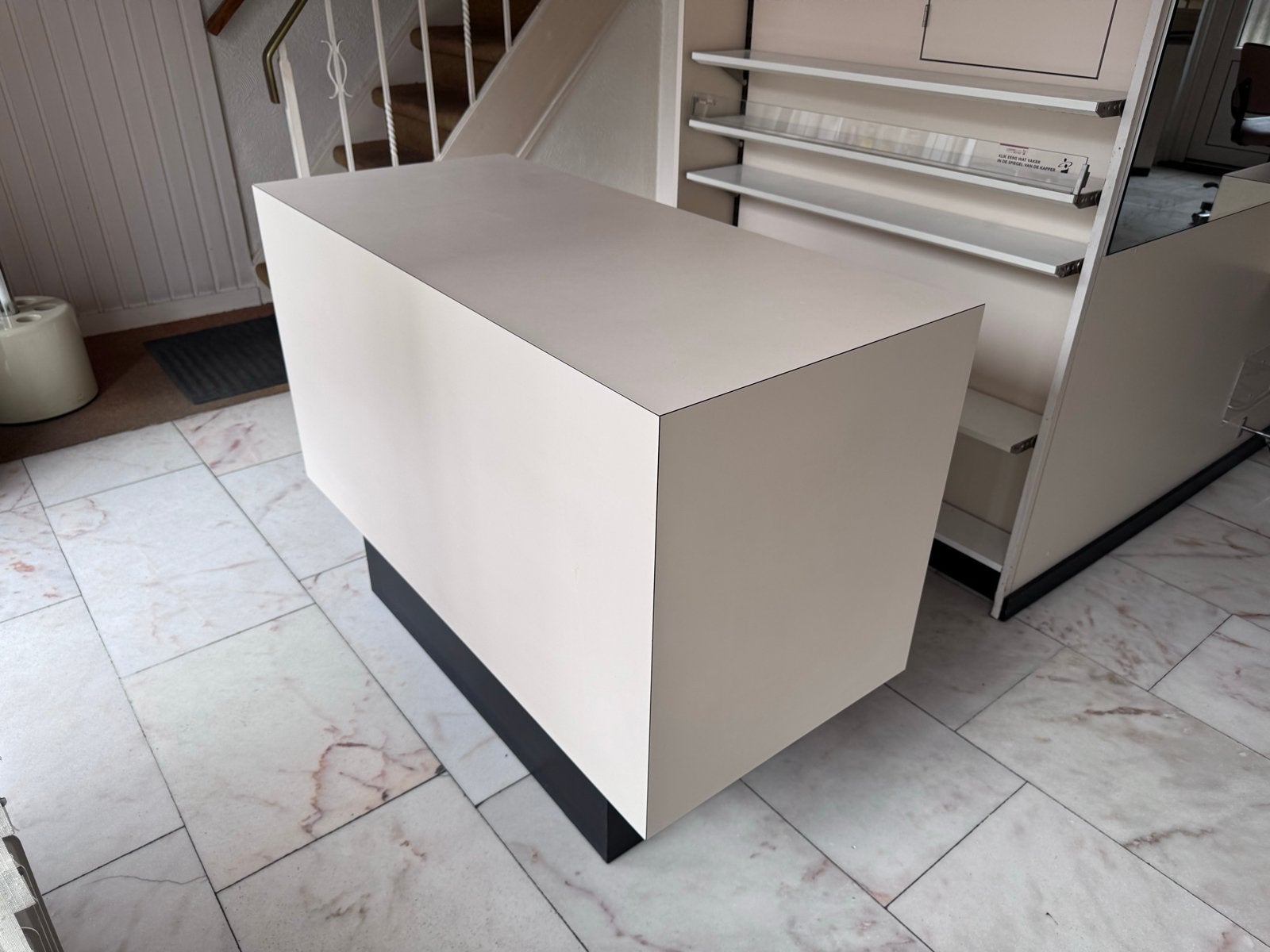 Balie/toonbank/receptie, compact en strak, Ophalen, Zo goed als nieuw