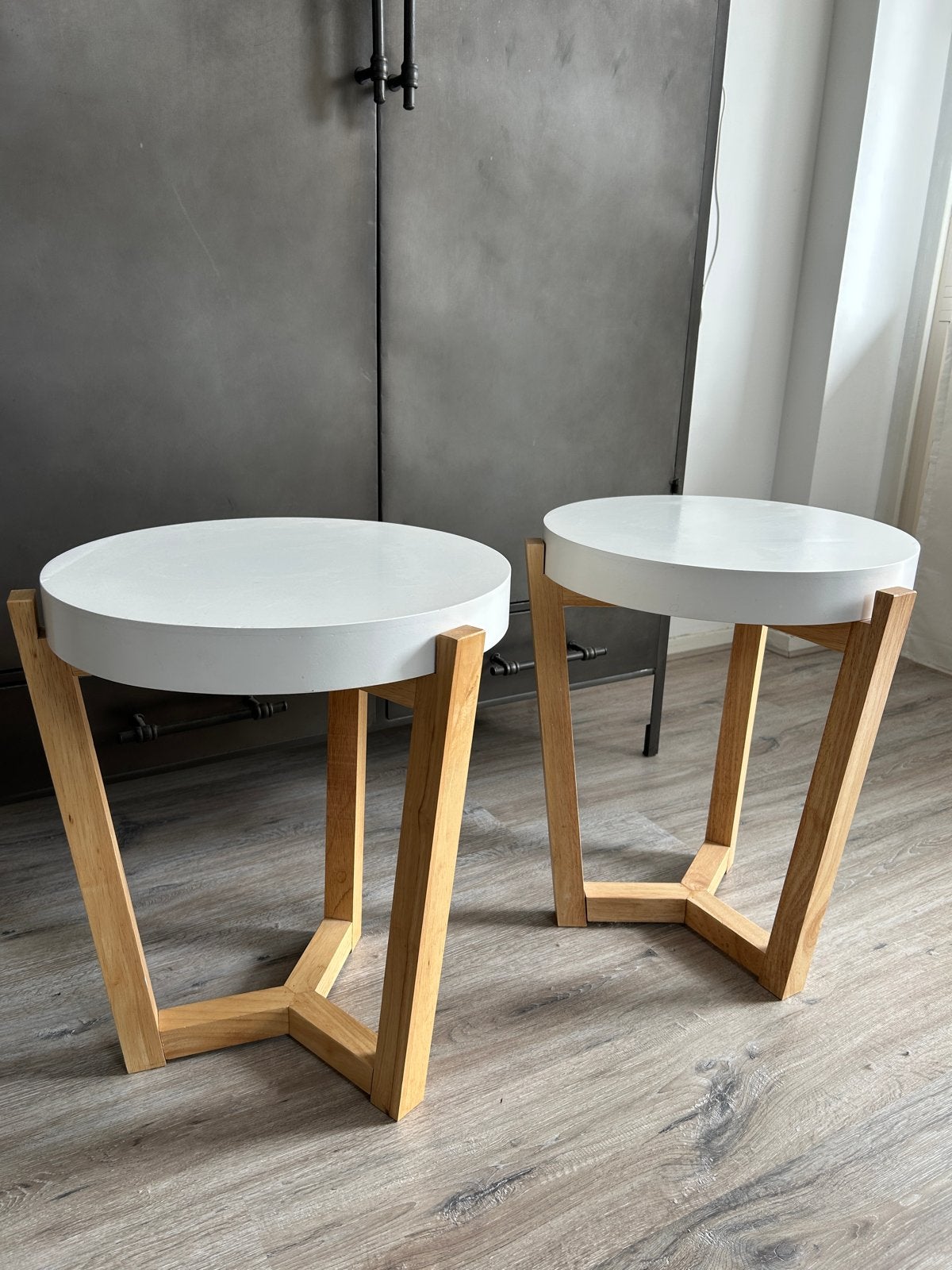 Set van 2 bijzettafels wit met houten onderstel, Minder dan 55 cm, Gebruikt, Rond, Hout