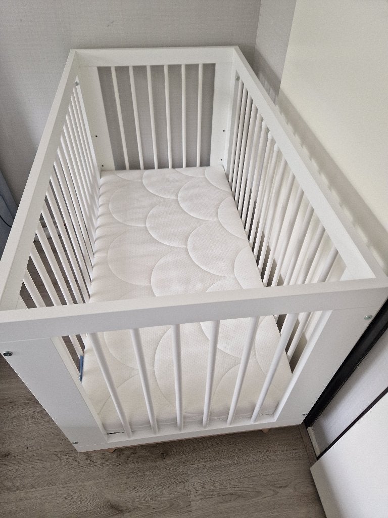 Groot babyspullen pakket ledikant, autostoel + veel meer, Ophalen, Gebruikt