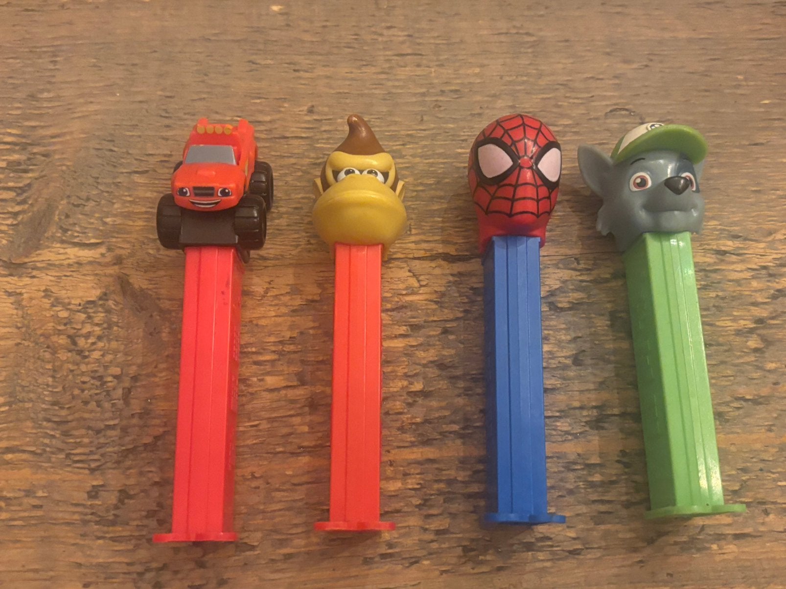 4x PEZ dispensers – Donkey Kong, Spider-Man, PAW Patrol auto, Verzamelen, Ophalen of Verzenden, Zo goed als nieuw