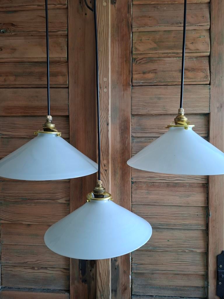 3 Opaline Wit glazen hanglampen , vintage wit glas hanglamp, Ophalen of Verzenden, Glas, Minder dan 50 cm