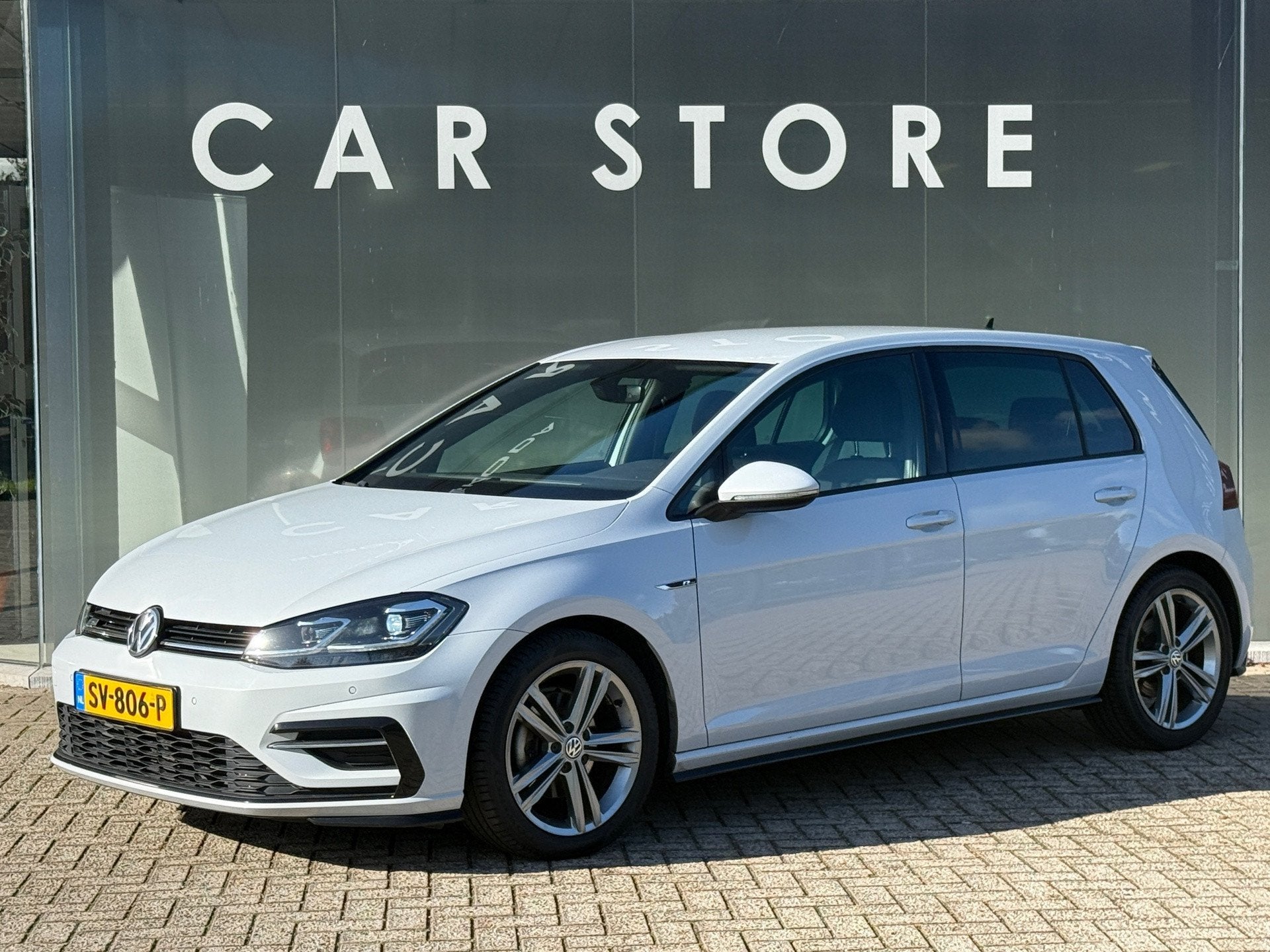 Volkswagen Golf 1.5 TSI DSG 150PK Highline R-Line, Dealer onderhouden, 4 cilinders, 150 pk, Leder en Stof