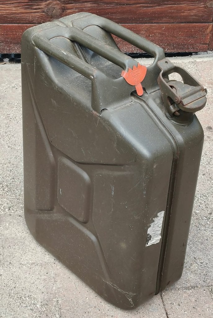 Metalen jerrycan legergroen 20 liter met nieuwe dop, Ophalen of Verzenden, Gebruikt