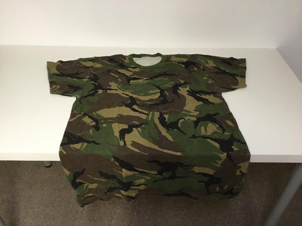 Defensie t-shirt (oud woodland camouflage patroon), Ophalen of Verzenden, Landmacht, Nederland, Kleding of Schoenen