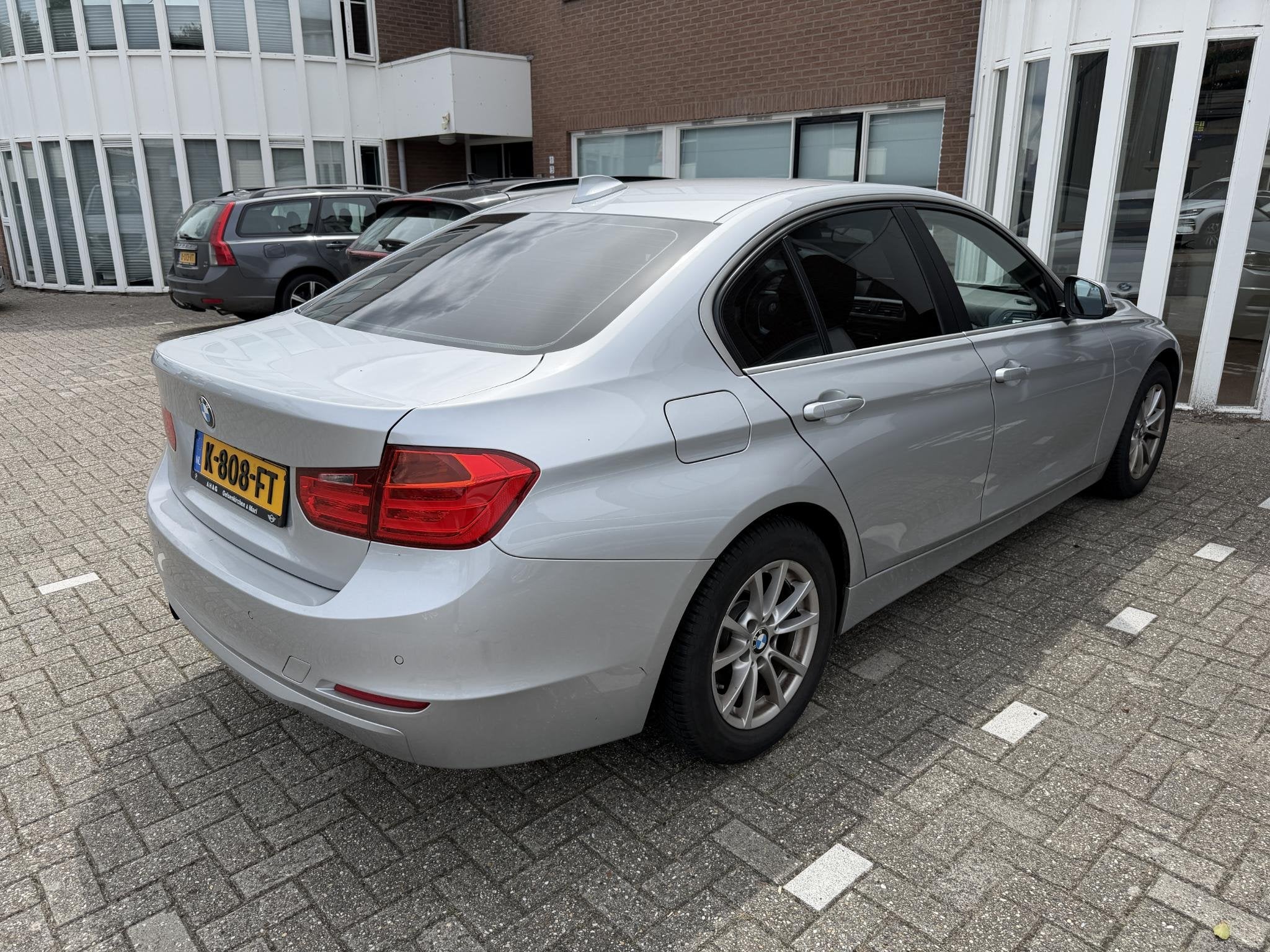 BMW 3-serie 316i High Executive | Clima | Stoelverwarming |, 1360 kg, Gebruikt, Euro 6, 4 cilinders