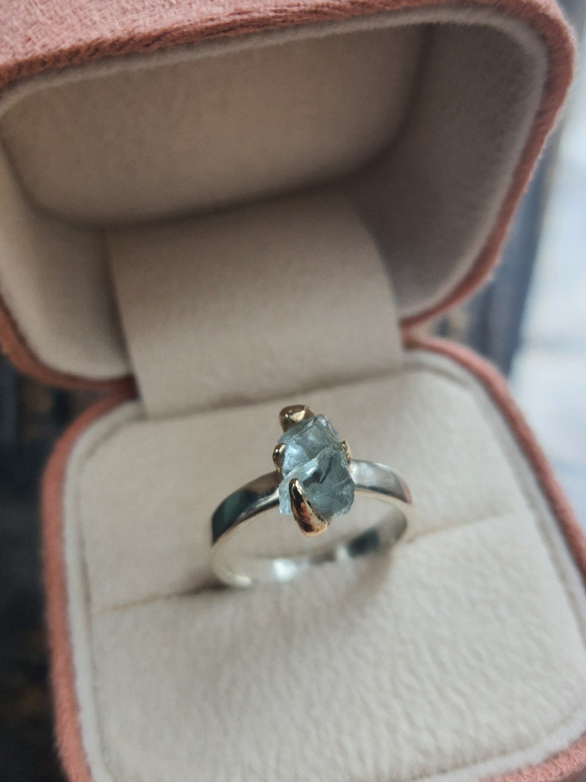 Ring met Ruwe Aquamarijn – Zilver & Goud (Maat 5.5 / 16mm), Sieraden, Tassen en Uiterlijk, Dame, Zilver, Verzenden, Blauw