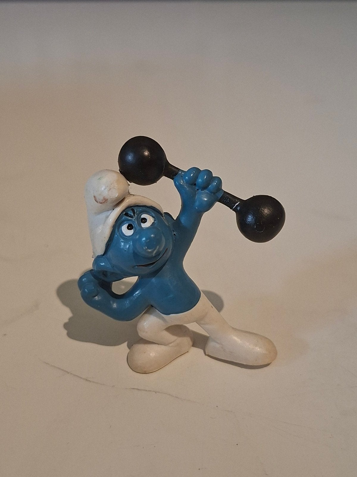 Schleich Smurf met gewichten - Potige Smurf, Verzamelen, Smurfen, Ophalen of Verzenden, Gebruikt, Potige Smurf, Poppetje, Figuurtje of Knuffel