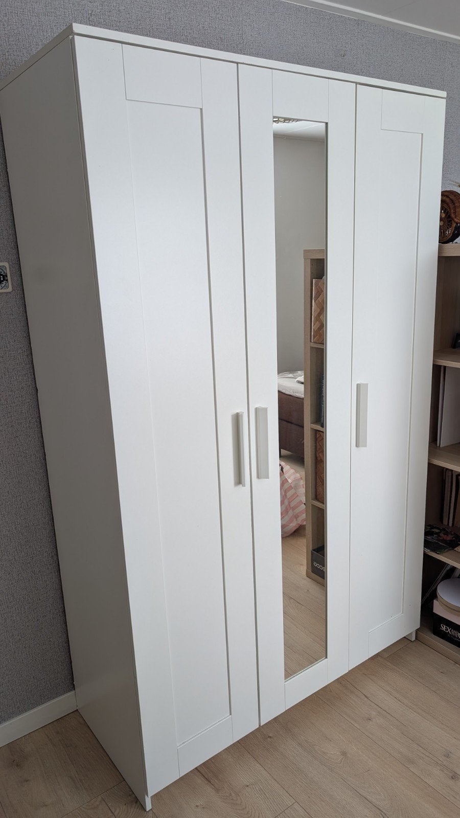 Ikea BRIMNES kledingkast met spiegel, Huis en Inrichting, Ophalen, Met deur(en), Gebruikt, 100 tot 150 cm