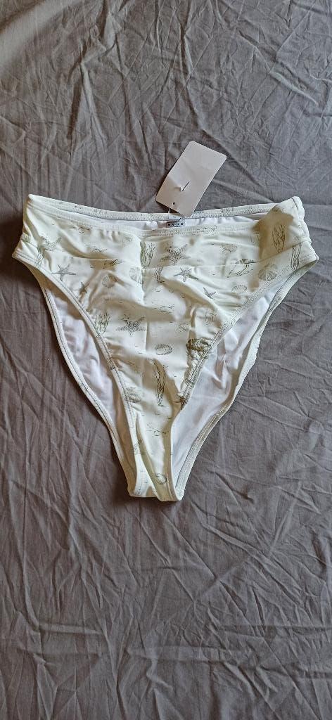 sexy bikinibroekjes NAKD 1x en Pieces 1x, beide nieuw, S, Verzenden, Wit, NAKD en Pieces, Nieuw