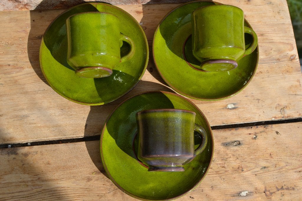 3 Vintage handgemaakte groene espresso Kop en Schotels, Gebruikt, Keramiek, Ophalen of Verzenden, Onbekend