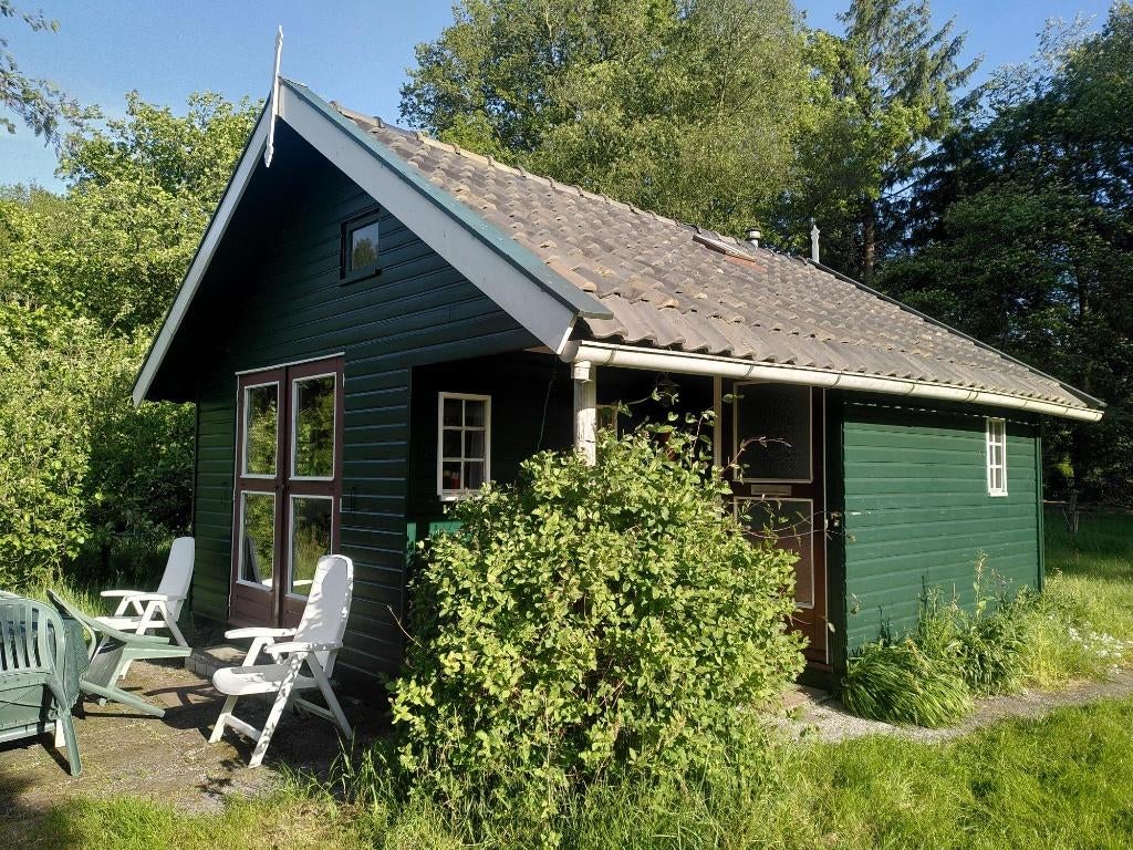 Middenin het groen: houten vakantiehuisje Arnica te huur, In bos, Wasmachine, Landelijk, Chalet, Bungalow of Caravan