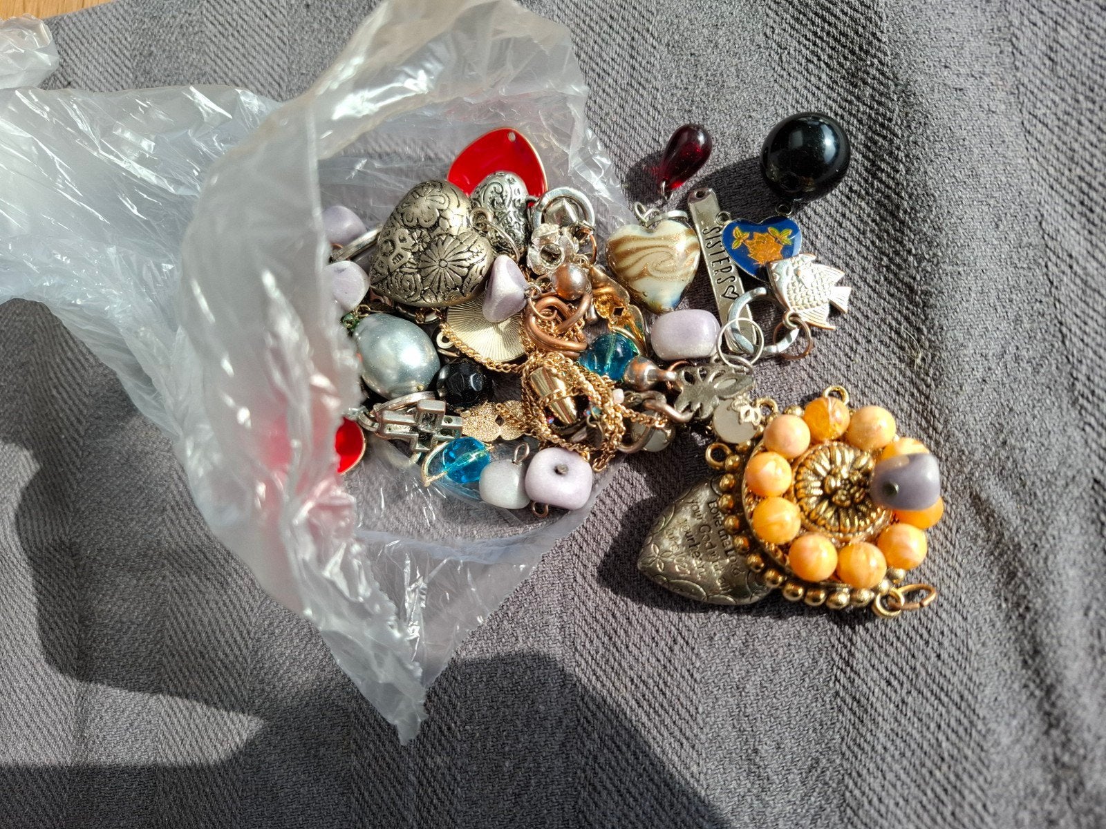 Zakje vintage gemengde bedels. Gemengde materialen., Ophalen of Verzenden, Gebruikt, Bedel