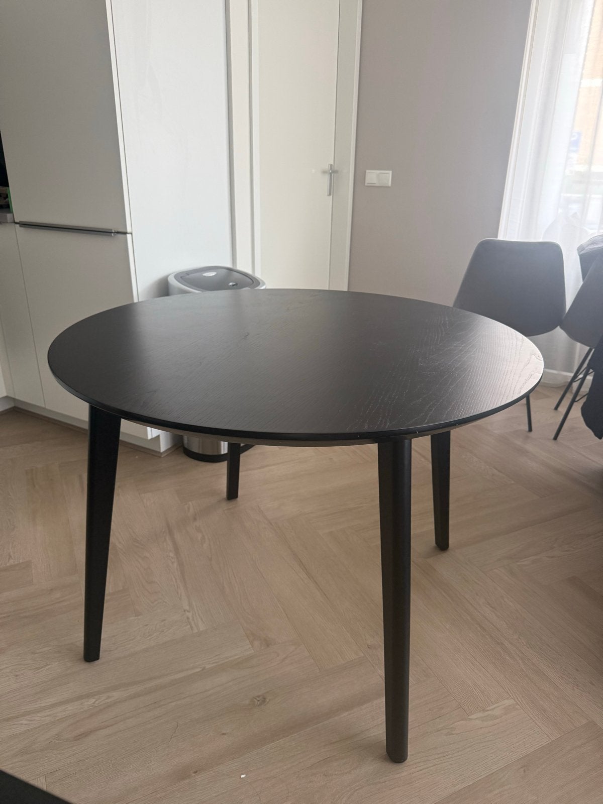 IKEA LISABO Eettafel, zwart/essenfineer, 105 cm, Huis en Inrichting, Tafels | Eettafels, Ophalen, 100 tot 150 cm, Rond, Zo goed als nieuw