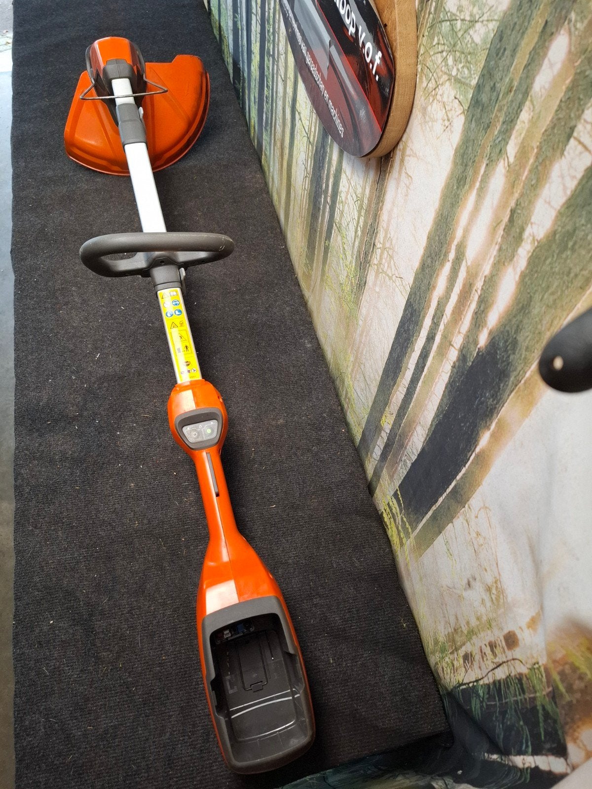 Husqvarna accu grastrimmer 136 LiL body, Ophalen, Gebruikt, Accu, 10 tot 30 cm