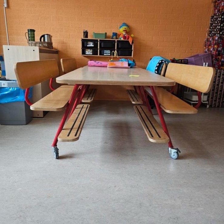 Rolf Kindertafel met bankjes - Verrijdbaar voor 6 kinderen, Ophalen of Verzenden, Gebruikt, Tafel(s)