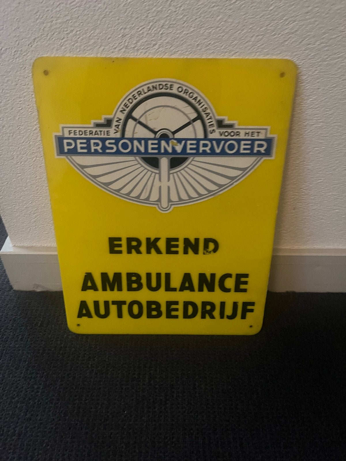 Vintage Erkend Ambulance Autobedrijf bord FNV, Verzamelen, Ophalen
