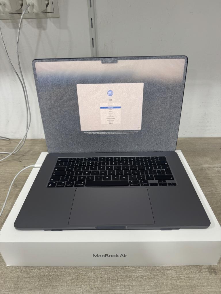 Macbook Air 15" 2023 M2 16GB+1000GB SSD SpaceGray Inc GAR A, 1 TB of meer, Nieuw, 1 Apple Park Way in Cupertino, MacBook Air