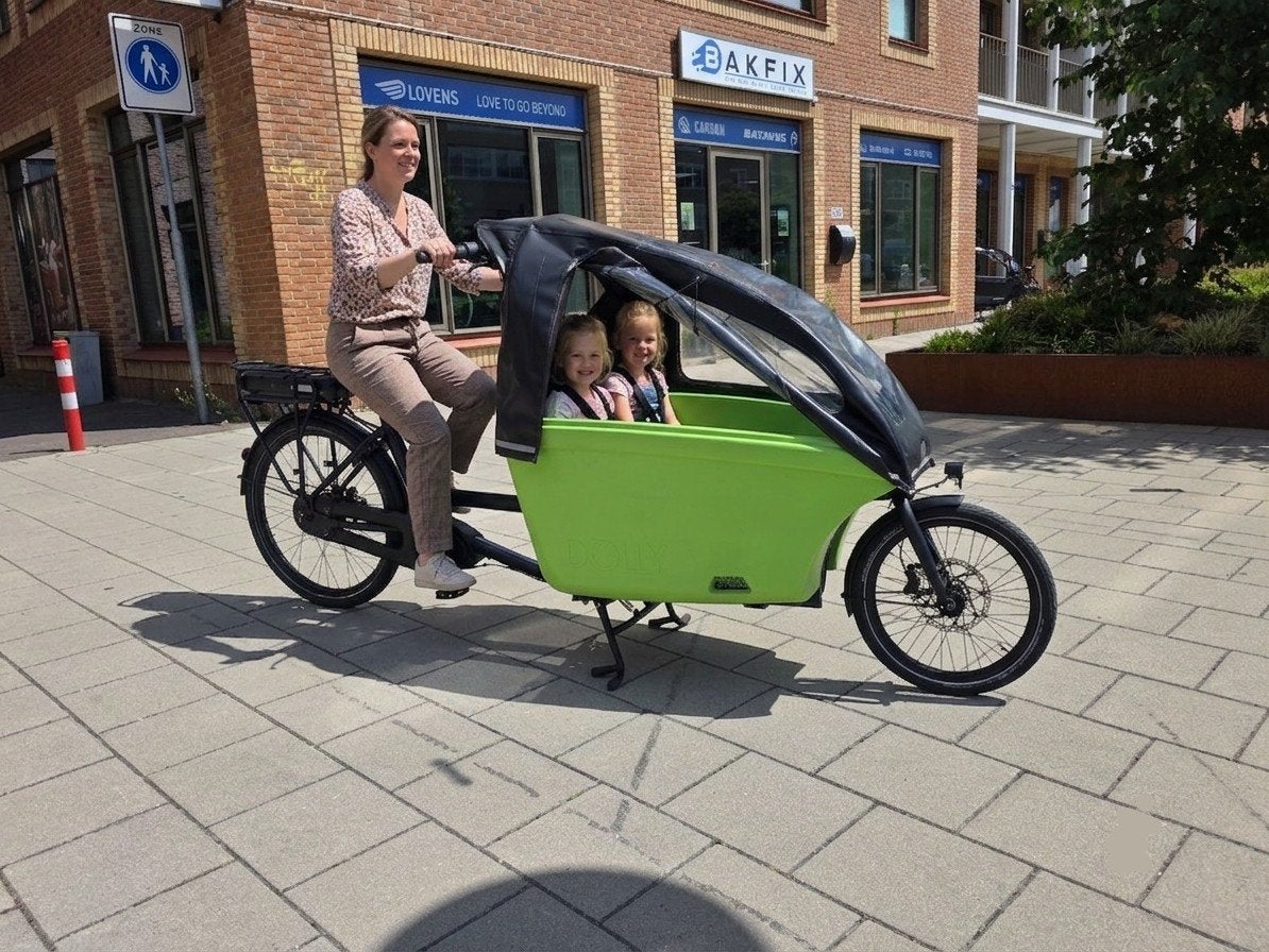 Dolly bakfiets elektrisch met huif en toebehoren, Fietsen en Brommers, Fietsen | Bakfietsen, 4 kinderen of meer, Info@dolly-bakfietsen.nl
